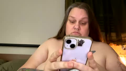 Snapshot of nellatlas chatting on 02/16/25, 01:36 Nellie Atlas online show from 02/16/25, 01:36