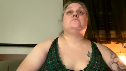 Snapshot of nellatlas chatting on 02/26/25, 01:11 Nellie Atlas online show from 02/26/25, 01:11