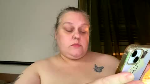 Snapshot of nellatlas chatting on 10/24/25, 02:52 Nellie Atlas online show from 10/24/25, 02:52