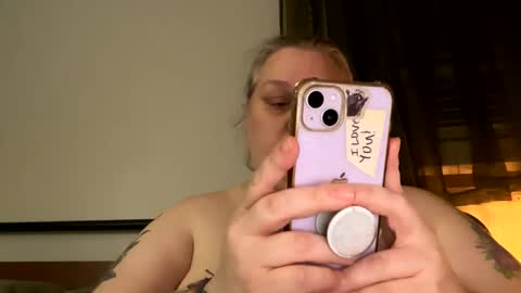 Snapshot of nellatlas chatting on 11/11/25, 01:38 Nellie Atlas online show from 11/11/25, 01:38