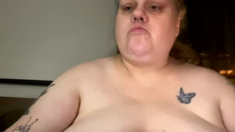 Snapshot of nellatlas chatting on 11/22/25, 03:38 Nellie Atlas online show from 11/22/25, 03:38