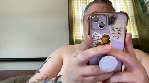 Snapshot of nellatlas chatting on 12/04/25, 04:38 Nellie Atlas online show from 12/04/25, 04:38