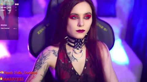 Snapshot of nelle_ chatting on 09/16/25, 08:32    online show from 09/16/25, 08:32