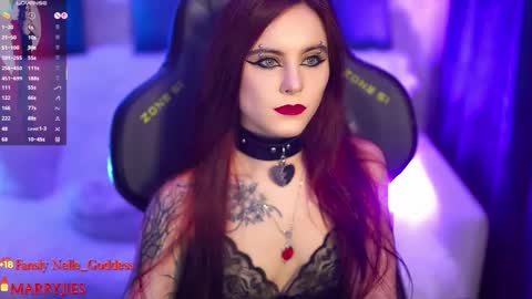 Snapshot of nelle_ chatting on 09/18/25, 07:05    online show from 09/18/25, 07:05