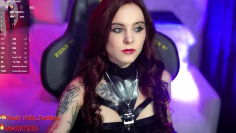 Snapshot of nelle_ chatting on 11/02/25, 01:02    online show from 11/02/25, 01:02