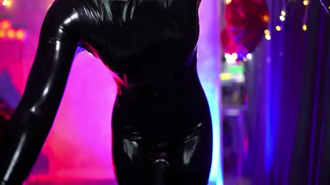Snapshot of nelle_ chatting on 03/26/26, 04:23 online show from 03/26/26, 04:23