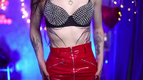 Snapshot of nelle_ chatting on 04/01/26, 12:11 online show from 04/01/26, 12:11