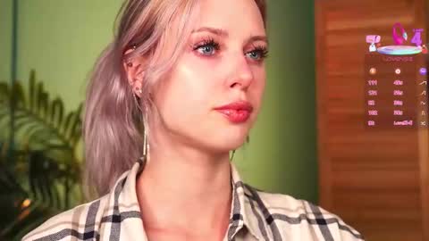 Snapshot of nelly_carroll chatting on 09/10/25, 06:08 I am Nelly3 online show from 09/10/25, 06:08