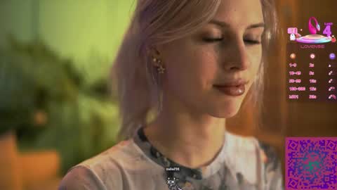 Snapshot of nelly_carroll chatting on 09/17/25, 09:49 I am Nelly3 online show from 09/17/25, 09:49