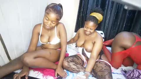 nellyeluxe online show from 12/19/25, 01:12