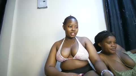 nellyeluxe online show from 04/22/26, 10:44