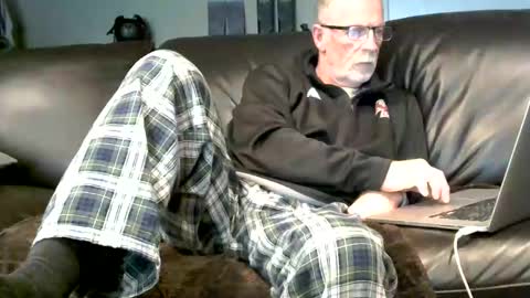 Snapshot of neman4u2c chatting on 10/18/25, 12:57 Jack online show from 10/18/25, 12:57