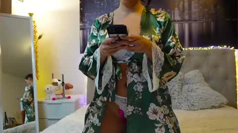 Nenette online show from 05/15/26, 05:42