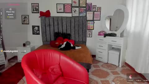 nenitaa_ online show from 05/18/26, 11:27