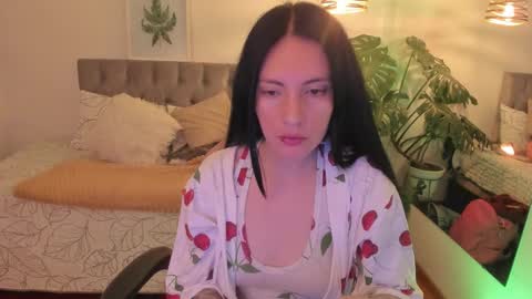 Sarah  online show from 11/19/25, 03:28