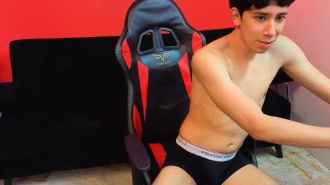 Snapshot of neo_twink chatting on 12/19/25, 07:43 just Daniel online show from 12/19/25, 07:43