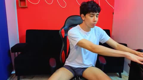 Snapshot of neo_twink chatting on 12/20/25, 07:32 just Daniel online show from 12/20/25, 07:32