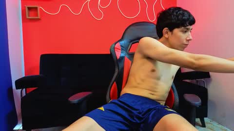 Snapshot of neo_twink chatting on 12/21/25, 04:47 just Daniel online show from 12/21/25, 04:47