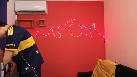 Snapshot of neo_twink chatting on 01/15/26, 07:17 just Daniel online show from 01/15/26, 07:17