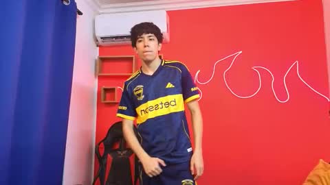 Snapshot of neo_twink chatting on 01/18/26, 04:33 just Daniel online show from 01/18/26, 04:33