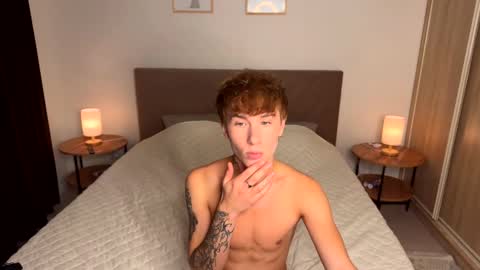 Snapshot of neocbb chatting on 11/23/25, 02:50 LEO and STACY online show from 11/23/25, 02:50