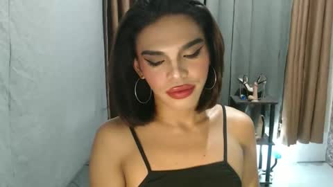 neomi online show from 04/18/26, 03:27