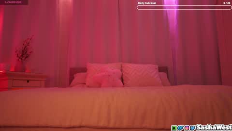 Snapshot of neomotoko chatting on 01/14/25, 02:19 Sasha West online show from 01/14/25, 02:19