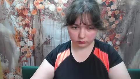 Snapshot of neonilalisova chatting on 05/12/26, 11:07 NeonilaLisova online show from 05/12/26, 11:07