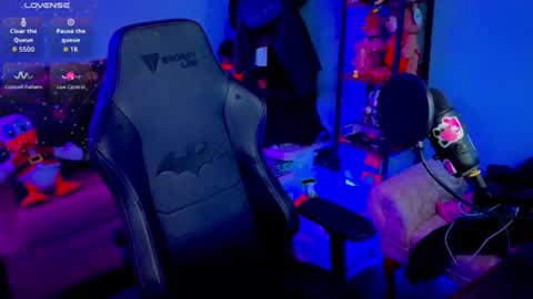Neon online show from 06/18/26, 08:02