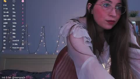 Snapshot of neonquack chatting on 12/08/24, 11:46 Riley online show from 12/08/24, 11:46