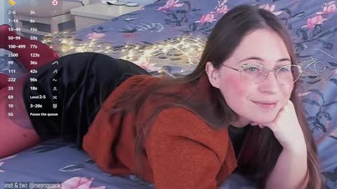 Snapshot of neonquack chatting on 12/25/24, 11:43 Riley online show from 12/25/24, 11:43