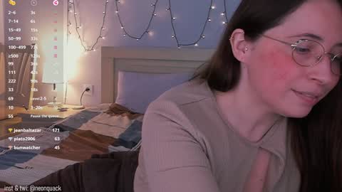 Snapshot of neonquack chatting on 01/02/25, 03:08 Riley online show from 01/02/25, 03:08