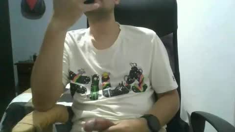 Snapshot of nerdxxx94 chatting on 04/28/26, 04:17 MrBull online show from 04/28/26, 04:17