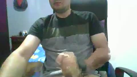 Snapshot of nerdxxx94 chatting on 05/07/26, 04:40 MrBull online show from 05/07/26, 04:40