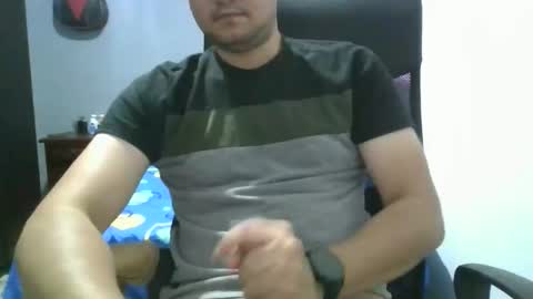Snapshot of nerdxxx94 chatting on 05/08/26, 04:51 MrBull online show from 05/08/26, 04:51