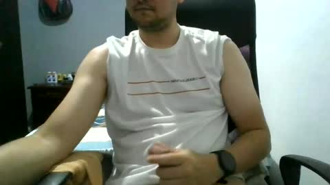 Snapshot of nerdxxx94 chatting on 06/12/26, 04:55 MrBull online show from 06/12/26, 04:55