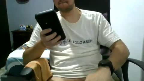 Snapshot of nerdxxx94 chatting on 06/25/26, 05:12 MrBull online show from 06/25/26, 05:12