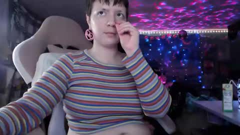 Snapshot of nerdy_squirty chatting on 04/04/26, 08:01 NerdySquirty online show from 04/04/26, 08:01