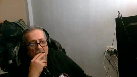 Snapshot of neron401 chatting on 04/27/26, 01:36 neron401 online show from 04/27/26, 01:36