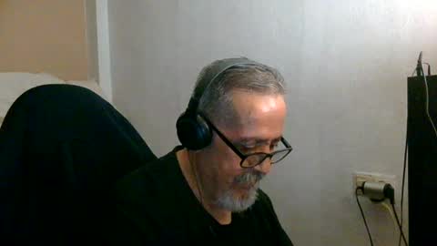 Snapshot of neron401 chatting on 06/21/26, 12:35 neron401 online show from 06/21/26, 12:35