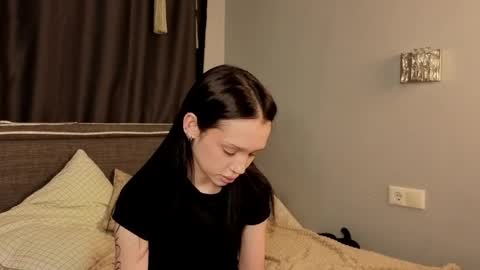 Naomi online show from 04/23/26, 09:41