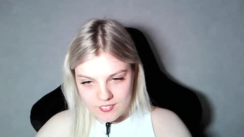 Snapshot of never_enoughh chatting on 06/12/26, 03:44 never_enoughh online show from 06/12/26, 03:44