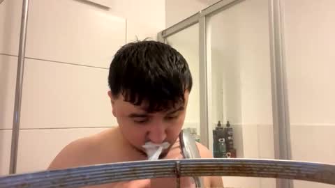 Joung Boy online show from 12/14/25, 07:40