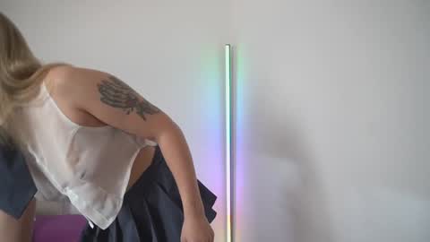 Snapshot of new_dee chatting on 11/10/25, 09:47 new dee online show from 11/10/25, 09:47