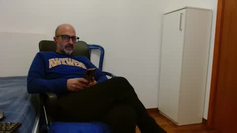 simi online show from 10/12/25, 08:35