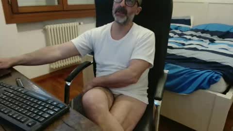 simi online show from 04/05/26, 06:32