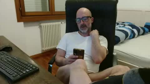 simi online show from 04/12/26, 04:06