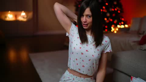 newchloe18 online show from 12/15/25, 08:02