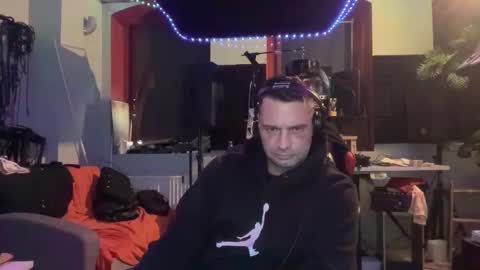 newguy2025 online show from 11/06/25, 12:28