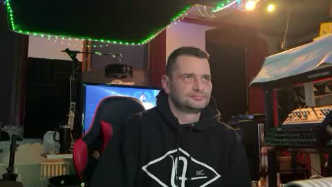 newguy2025 online show from 12/16/25, 06:35